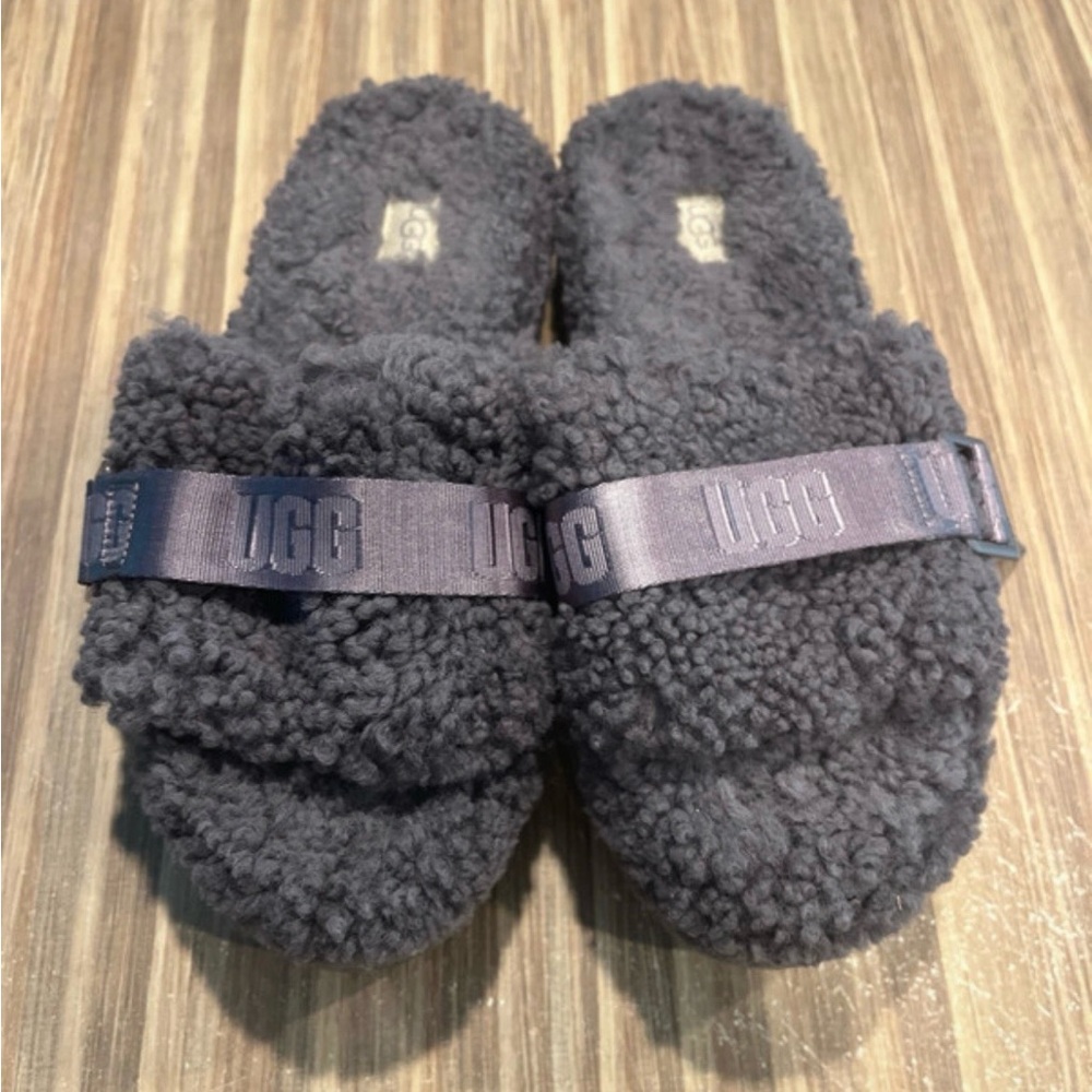 UGG Fluffita slippers. Size 9